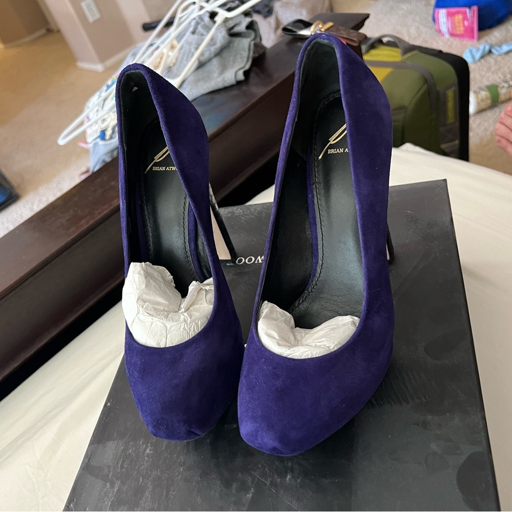 Purple suede B Brian Atwood vero curio platform heels - Size 6